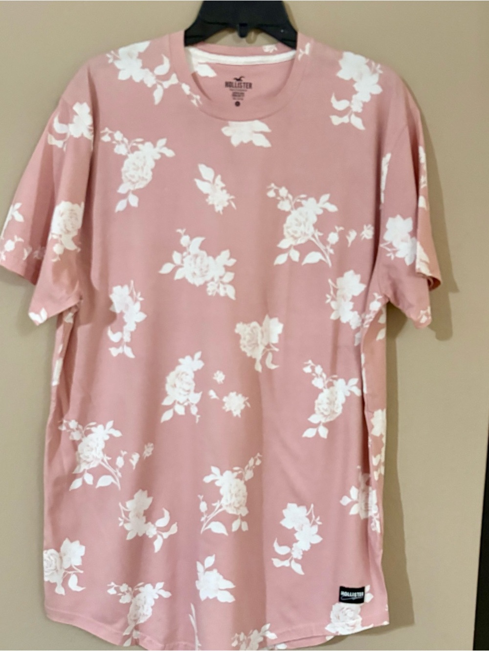 Hollister Curved Hem Floral Tee - Dusty Pink Soft & Casual Vibe